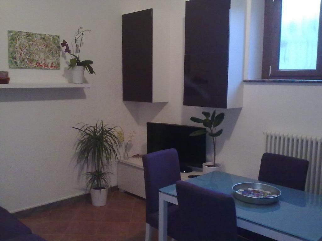 Affittacamere Valchiavenna - Foresteria Lombarda Con Parcheggio Privato Sul Posto! Apprezzata Gestione Familiare Dal 2012, Qualita-Prezzo Top! "Guest-House With Private Parking On Site! Appreciated Family Management Since 2012, Quality-Price Top!" Room photo