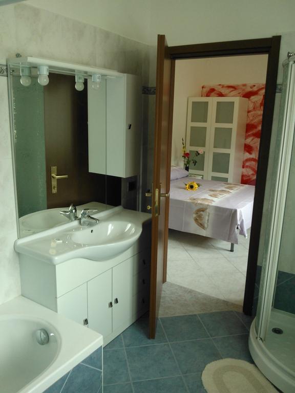Affittacamere Valchiavenna - Foresteria Lombarda Con Parcheggio Privato Sul Posto! Apprezzata Gestione Familiare Dal 2012, Qualita-Prezzo Top! "Guest-House With Private Parking On Site! Appreciated Family Management Since 2012, Quality-Price Top!" Room photo